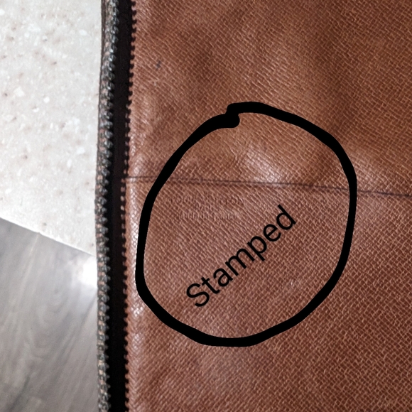 Louis Vuitton Portfolio - Picture 5 of 8